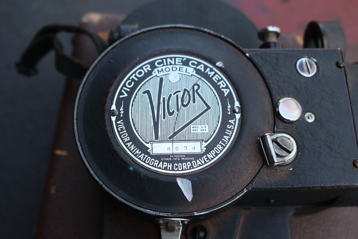 Vintage Victor Animatograph Cine 16mm Video Movie Camera Vintage Victor Animatograph Cine 16mm Video Movie Camera