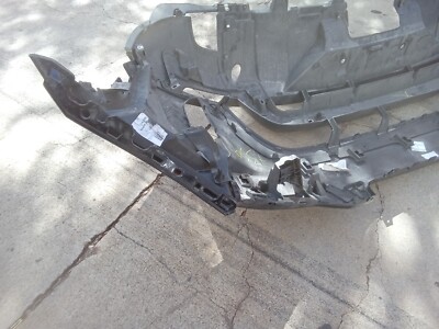 2017-21 Land Rover Discovery HSE L462 FRONT Bumper Oem HY32-17F003
