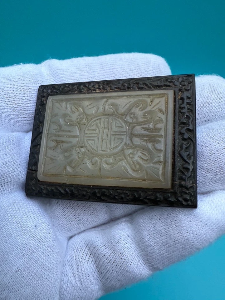 Linda placa de jade branca esculpida chinesa antiga em pau-rosa Celadon - Imagem 3 de 4