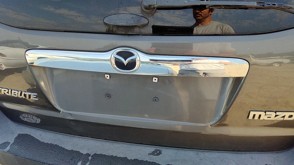 Mazda Tribute 2003-2006 moldura de matrícula panel envolvente acabado de maletero trasero OEM Foto 4 de 4