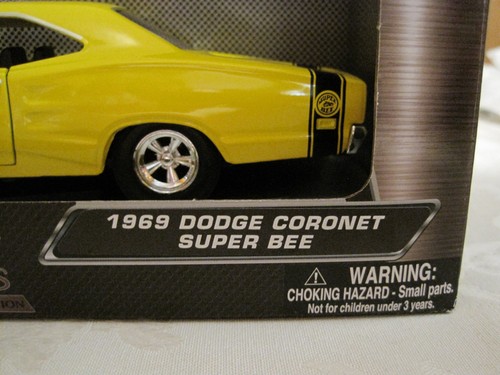 MOTORMAX AMERICAN LEGENDS PREMIUM DIE CAST 1969 DODGE CORONET 1:24 SCALE - Picture 4 of 15