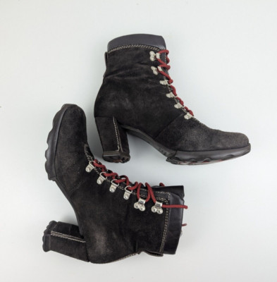 John Fluevog Stiefeletten Designer dunkelbraun Wildleder Schnürung rot Schnürsenkel Gr. UK 7