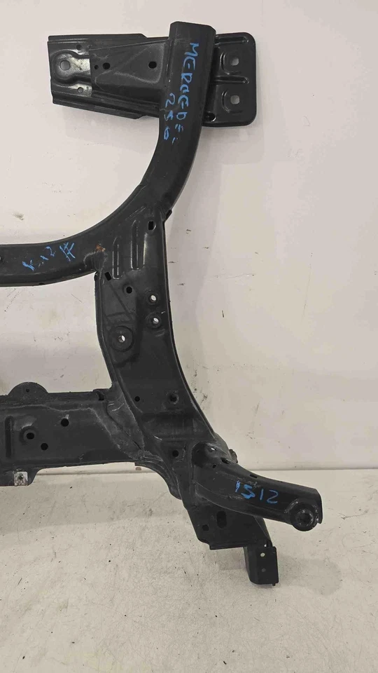 14-19 MERCEDES-BENZ CLASE CLA C117 CLA250 motor delantero cuna travesaño OEM Foto 2 de 3