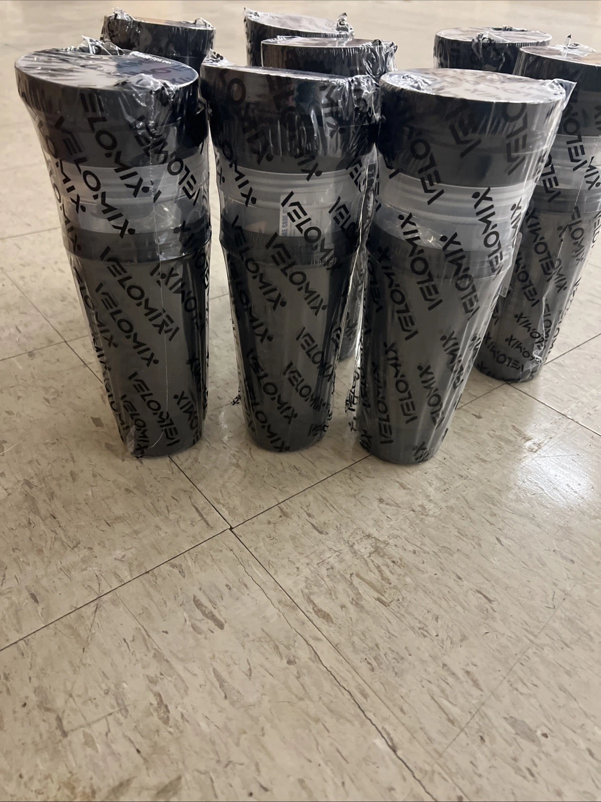 VELOMIX -4 PACK- 28 oz Shaker Cups for Protein Shakes - 4x Wire Whisk | Leak ...
Opens in a new wind