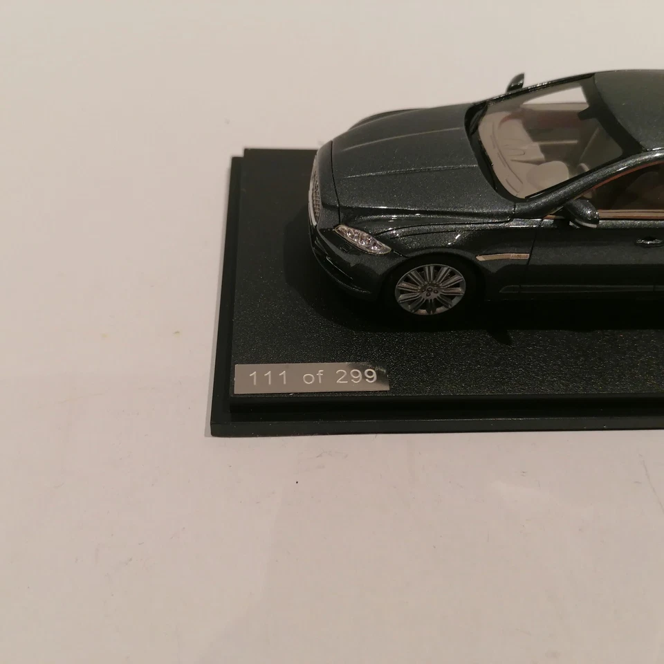 Modelos GLM 1:43 Diecast Jaguar/Wilcox Xj351 Limusina Con Estuche Edición Limitada Foto 3 de 4