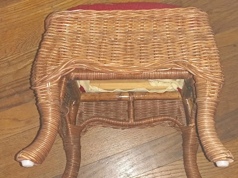 Vintage Cat Cushioned Needlepoint Woven Wicker Footstool/Ottoman  13”x 12”x 11” - Image 3 of 4