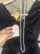 SWEETV M/L 20s Flapper Girl Beautiful Beaded Black Dress with Accessories 1920s