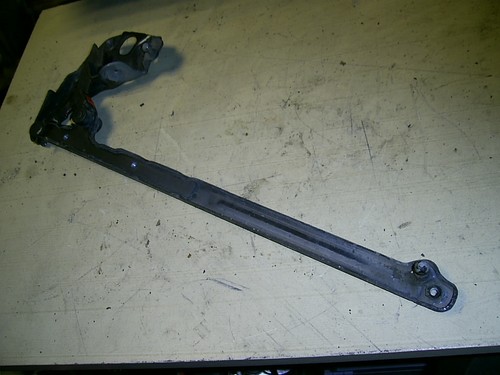 Mercedes-Benz W210 E 300TD Motorhaube Scharnier vorne rechts