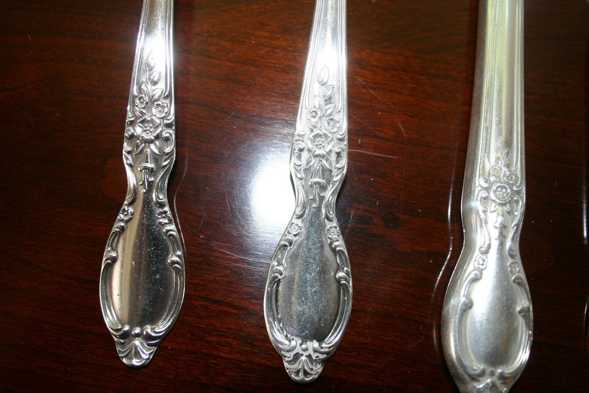 Wm Rogers & Son IS Victorian Rose Silverplate Flatware 1954 *YOUR