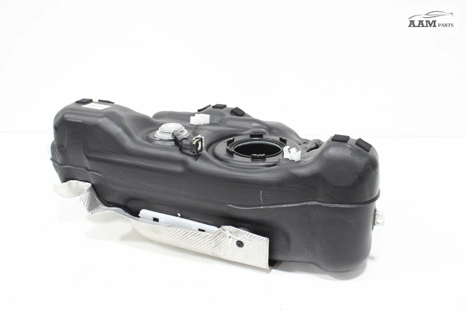 Chevrolet Trax 2024 tracción delantera 1,2 L depósito de tanque de gasolina con cubierta de escudo térmico OEM Foto 2 de 4