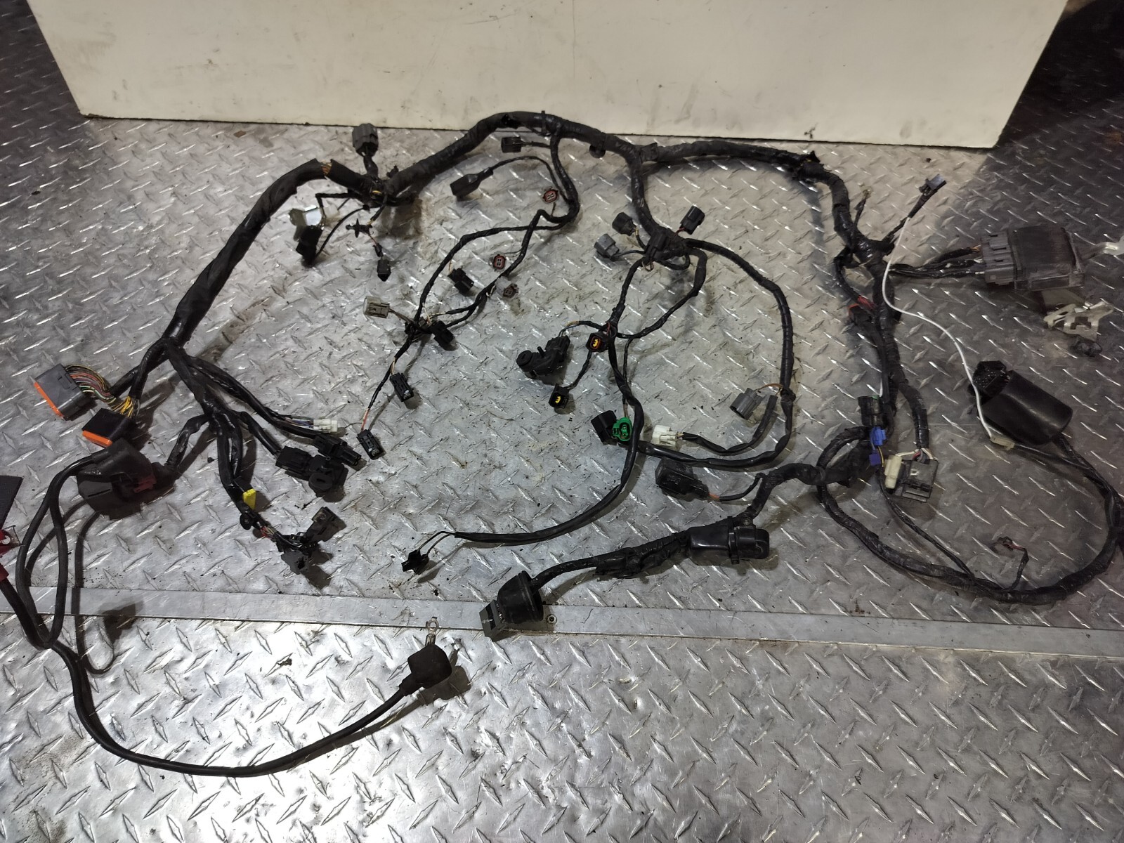 20072008 KAWASAKI ZX6R COMPLETE OEM WIRING HARNESS (1 DAMAGED PLUG) eBay