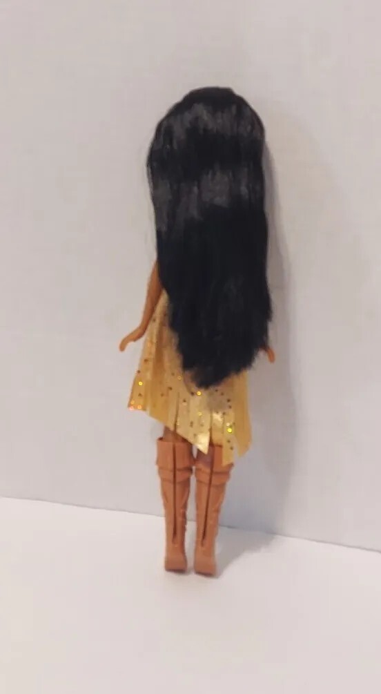 NICE! 2022 Disney Princess Royal Shimmer Doll POCAHONTAS 