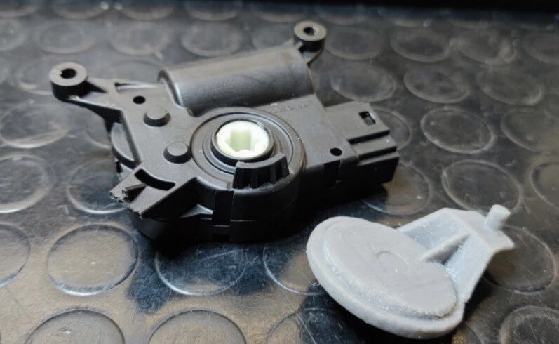 Alfa Romeo Giulietta 940 Actuador de Aire De Recirculacion Flap Motor - Imagen 2 de 3