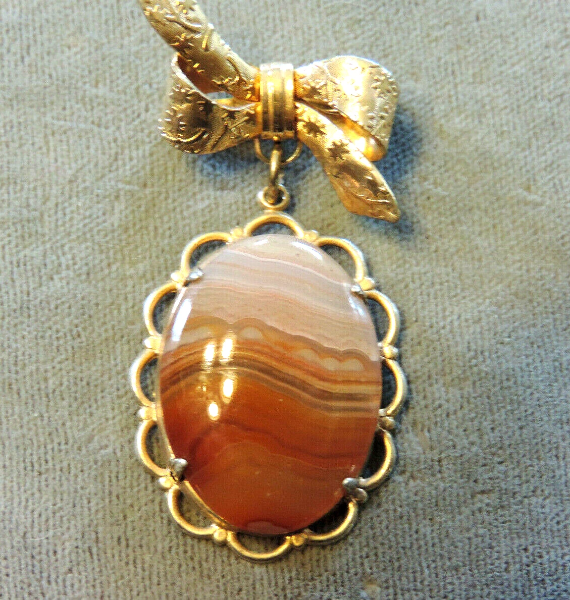 Broche Vintage Ermani Bulatti En Pierre Dure Rouge Style Feuille - Occasion