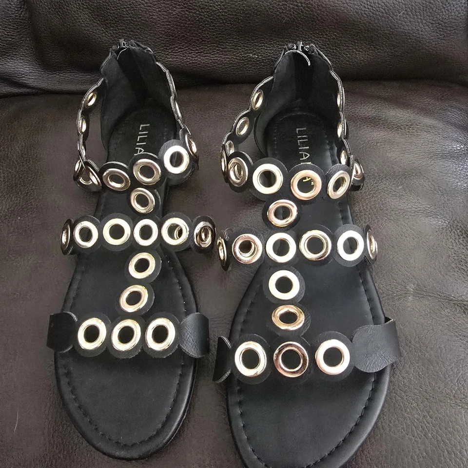 Sandalia plana Liliana Jagger-27 punta abierta ojal metálico gladiador. Foto 2 de 4