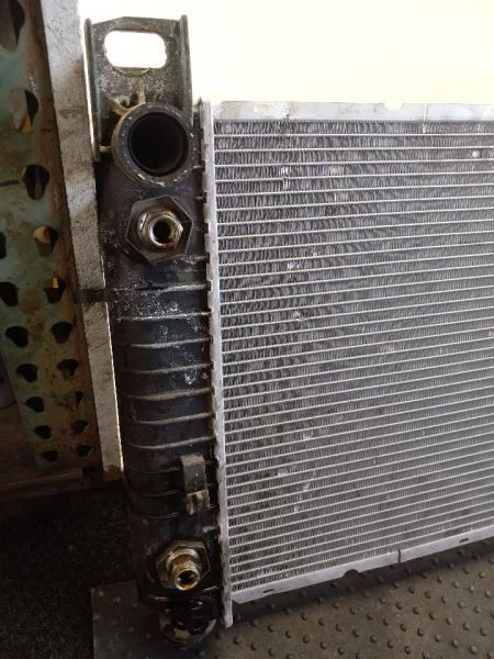 Radiador 99-03 GMC Sierra 2500 22840116 Foto 4 de 4