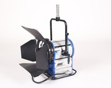 ARRI HMI FRESNEL 1200 + ALIMENTATORE ARRI 575/1200 + CAVO + CASE USATO