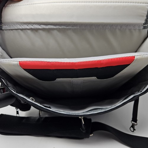 Brenthaven Vertical Messenger Bag Laptop Shoulder Strap Reversible - Picture 4 of 7