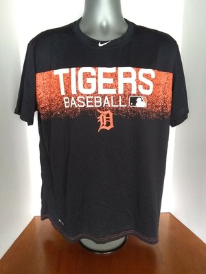 black detroit tigers shirt