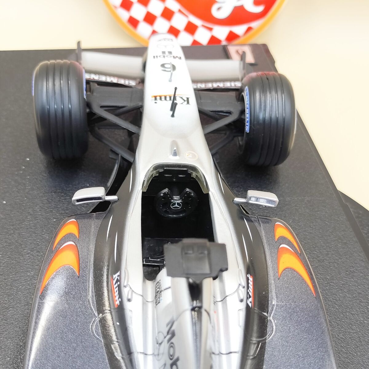 Hot Wheels 1/18 McLaren MP4-17D Kimi Raikkonen #6 Figure Hot Wheels 1/18 McLaren MP4-17D Kimi Raikkonen #6 Figure