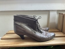 Women s Vintage Boots Size 8