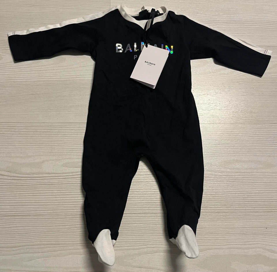 Balmain Paris Baby Strampler mit Fuß Größe 6 Monate schwarz grau Spruch Logo Baumwolle