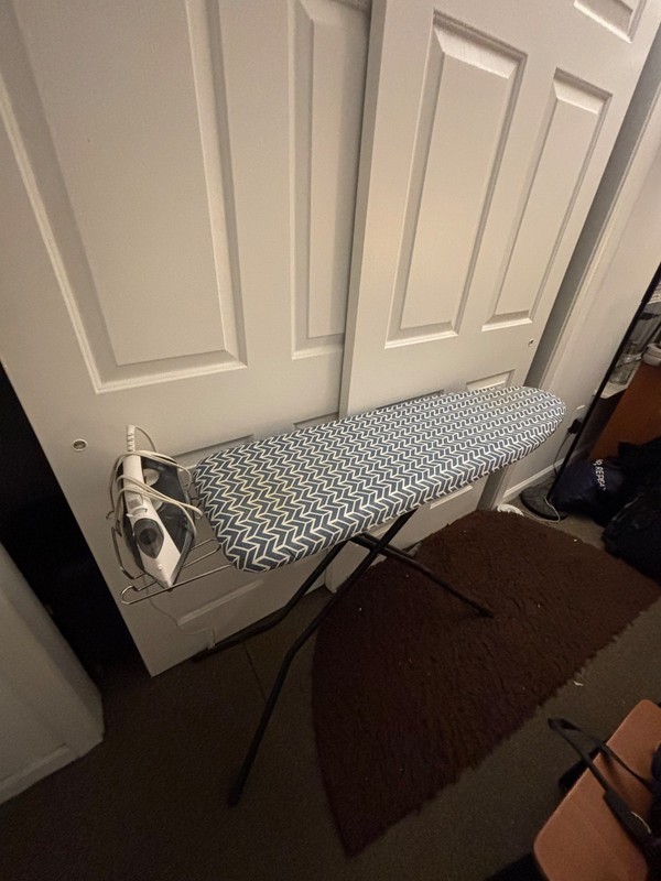 Ironing board & Steam Iron