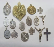16 vintage Catholic religious Saints pendants items assorted lot 52749