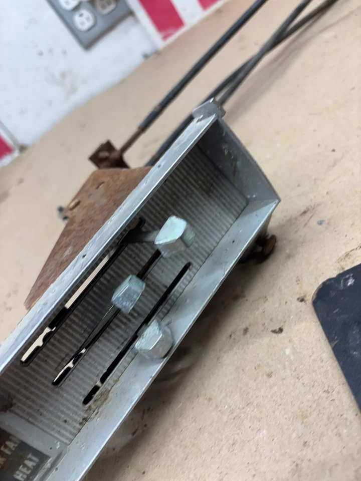 1967 1970 1972 CHEVROLET C10 C20 C30 HEAT CONTROL HEATER CONTROLS 3903618 CABLES - Image 4 of 4