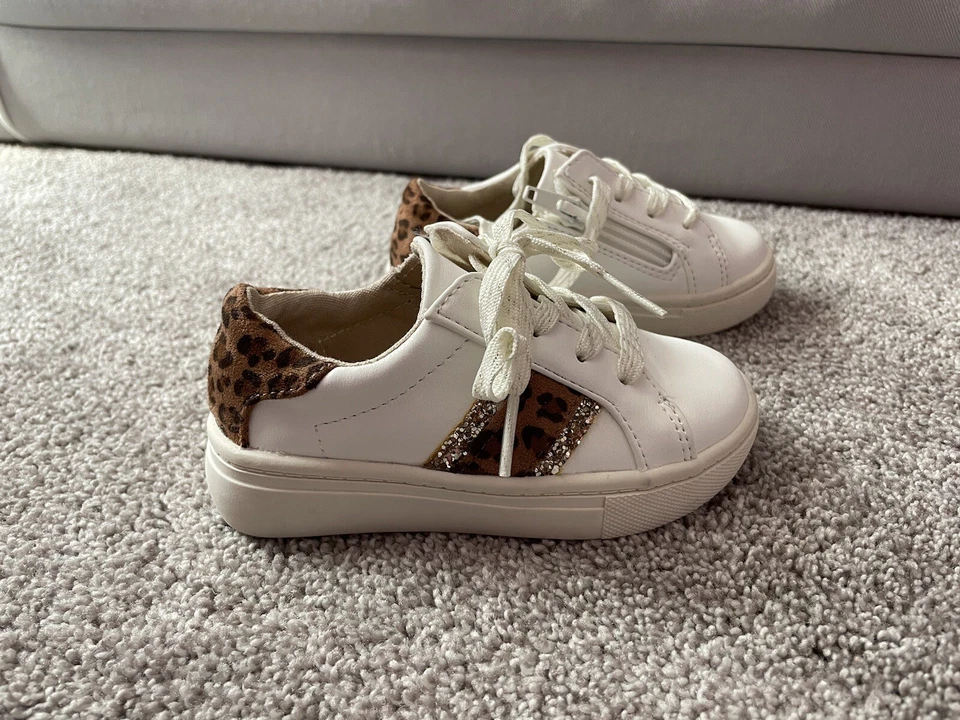 NUEVO CON ETIQUETAS Maggie & Zoe Niñas Pequeñas Blanco Estampado Animal Tenis Talla 6 Foto 2 de 4