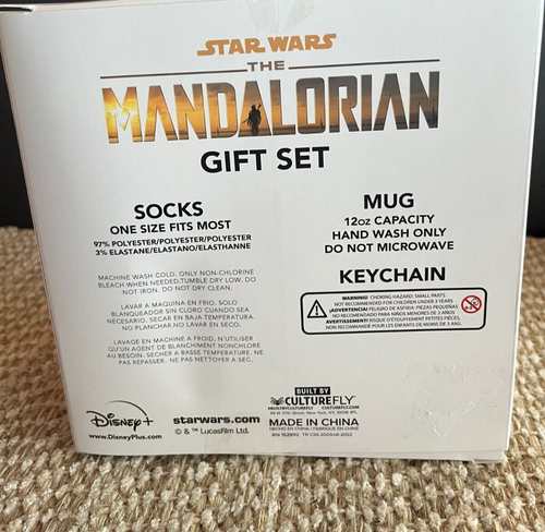 Star Wars The Mandalorian Gift Set Bundle Din Djarin Coffee Mug Socks Keychain - Picture 4 of 6