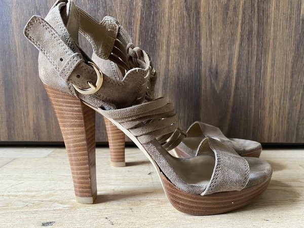 Women Stuart Weitzman Heels Brown 39.5