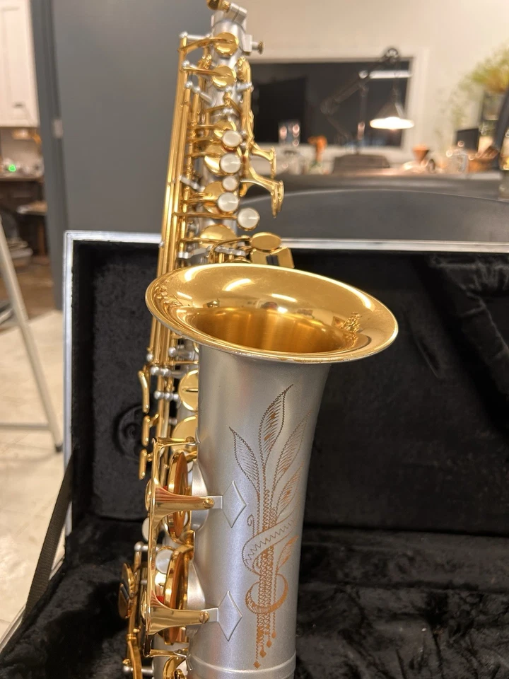 Saxofón alto Amati Kraslice AAS32 - plata mate/oro - hecho en República Checa - con estuche Foto 2 de 4