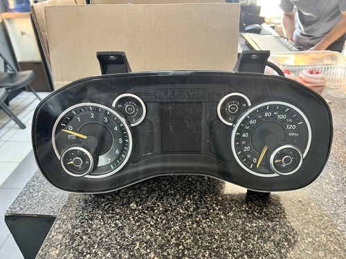 2019- 2024 RAM 1500 Speedometer Cluster Factory OEM 68527333AD - Bild 1 von 3