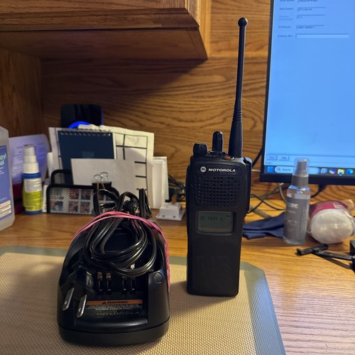 Motorola Xts1500 UHF 380-470 Model 1.5 With Battery, Charger, Antenna.