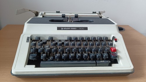 Silver Reed 500 Typewriter | Vintage Retro | With Hard Case | Working | VGC - Picture 3 of 14