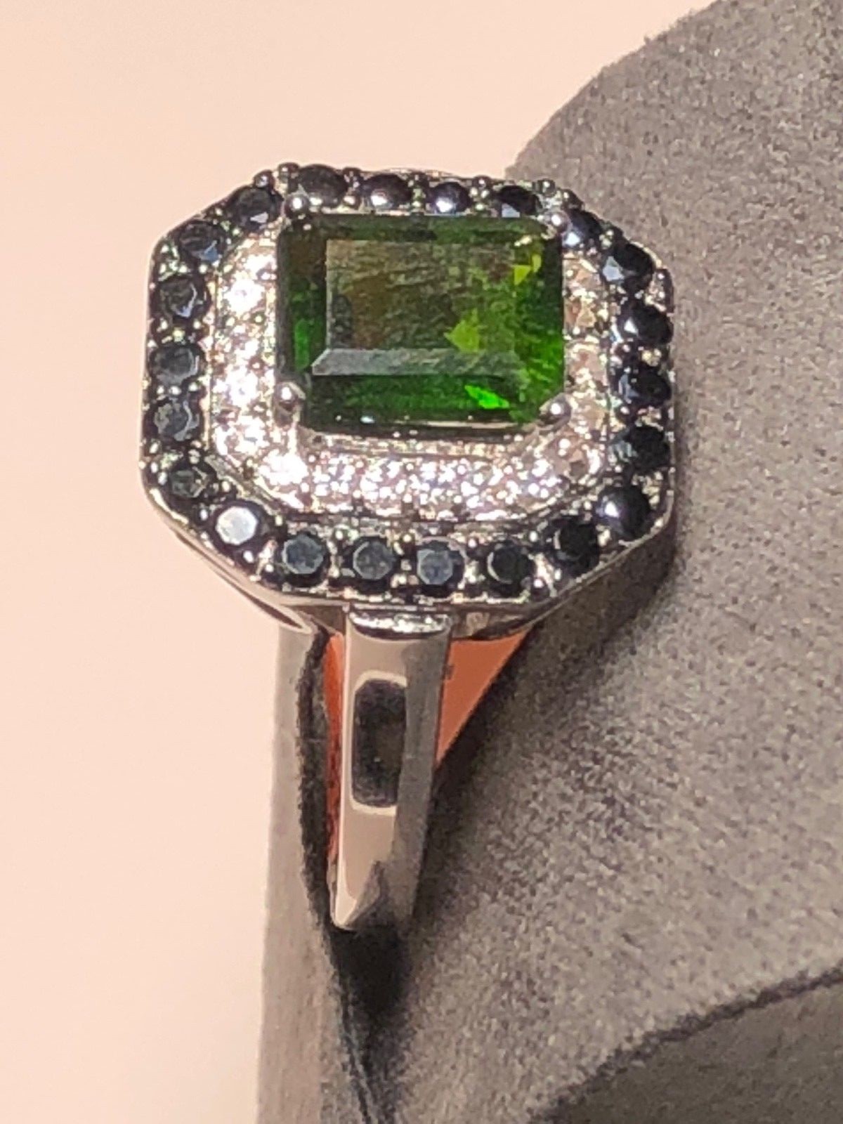 JTV85 карат Изумруда Мексиканской огранки с зеленым лабрадоритом и цирконом 199 карата Серебряное кольцо 10 17290₽