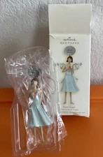 Hallmark Keepsake Christmas Ornament Aunt Angel Down-To-Earth Angels