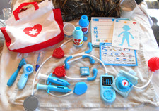 Melissa Doug Get Well Doctor's Kit Play Set 18 PC Pretend Medical Accessories Pe