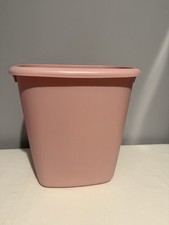 Rubbermaid Trash Can 