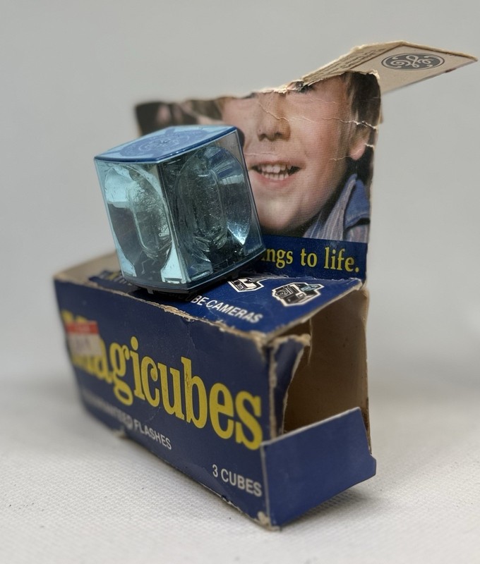GE Magicubes Flash Bulbs - 1 Cube, Blue