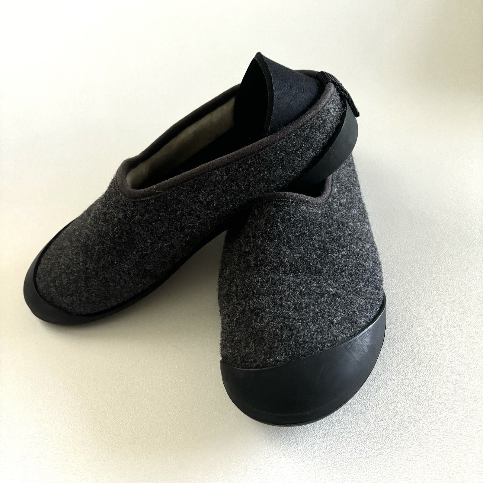 SAOLA MAHABIS CLASSIC UNISEX EU39 GRIGIO SCURO SUOLA RIMOVIBILE MADE IN LANA PORTOGHESE