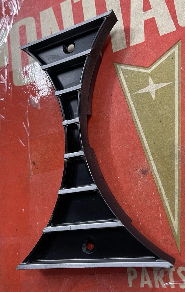 NOS 1968 Pontiac Bonneville Catalina Executive Radiator Grille Escutcheon - Image 3 of 4