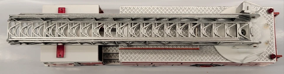 Conrad Diecast 5502 E-One Aerial Ladder Fire Engine #8 1:50 Scale  - Image 3 of 4