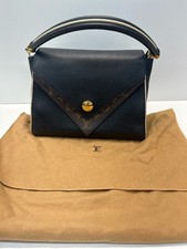LOUIS VUITTON DOUBLE V BEIGE FLAP BAG P23017248