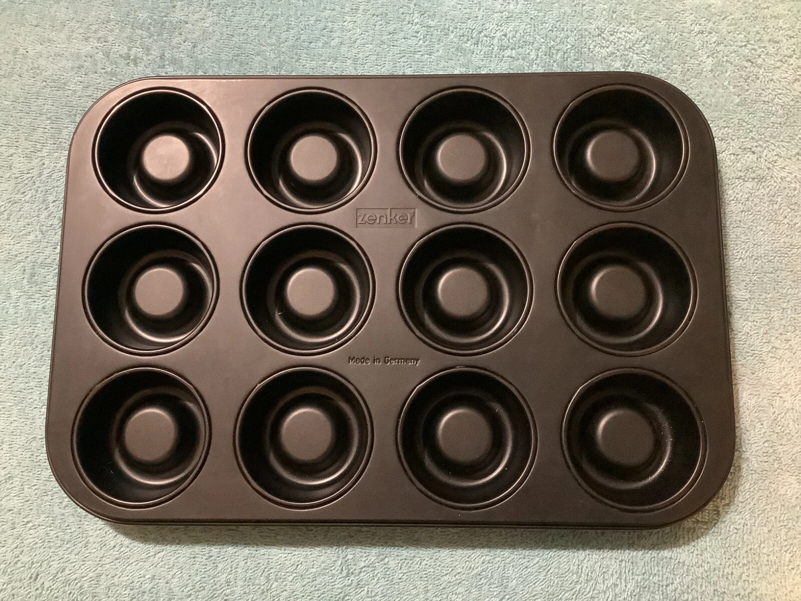 Zenker 7423 Cupcake Baking Tray 38 x 26 x 3 cm 12 Holes Muffin Biscuit Shortcake