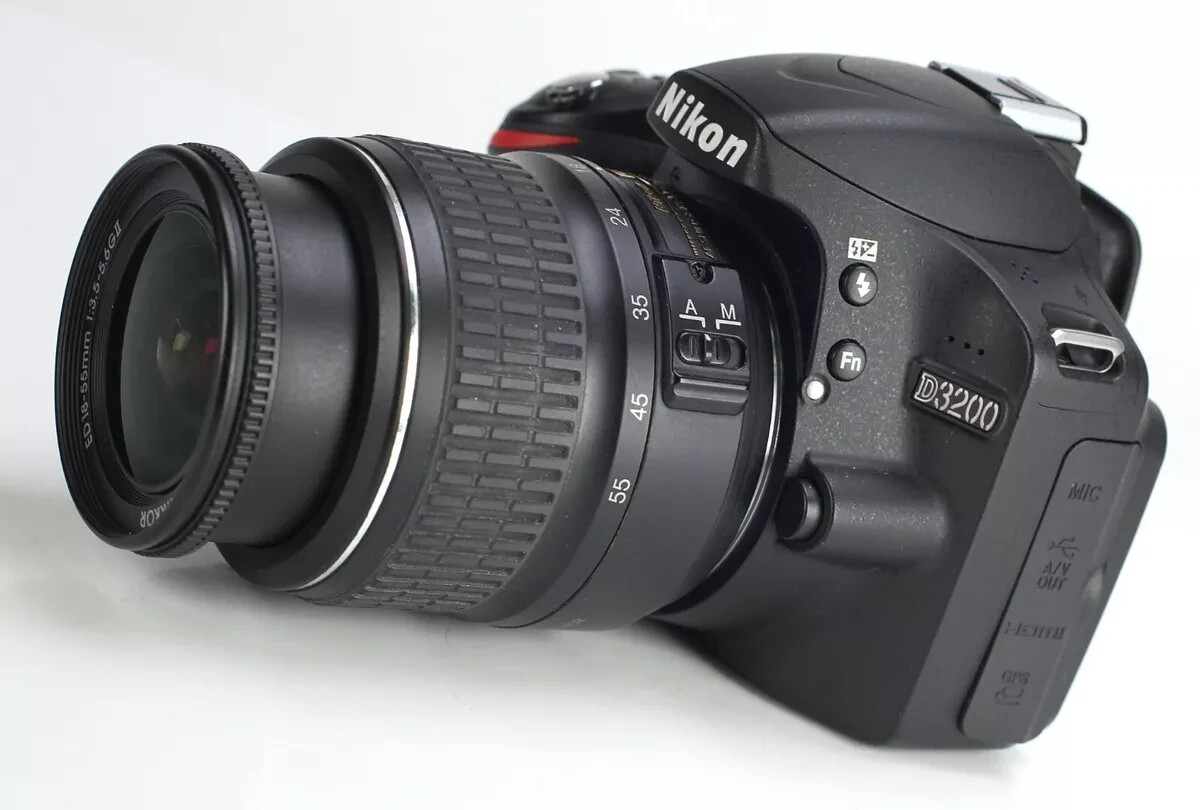 超美品Nikon D3200 18-55 VR Kit Nikon D3200 DSLR Camera with 18-55mm Lens - Powerful 24.2MP