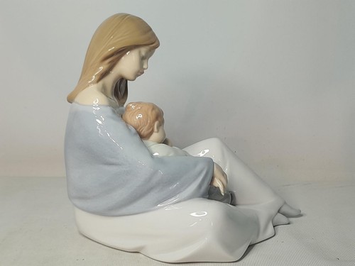 Boxed NAO by Lladro THE GREATEST BOND Figurine 1554 Mother Cuddling Baby - Picture 4 of 14