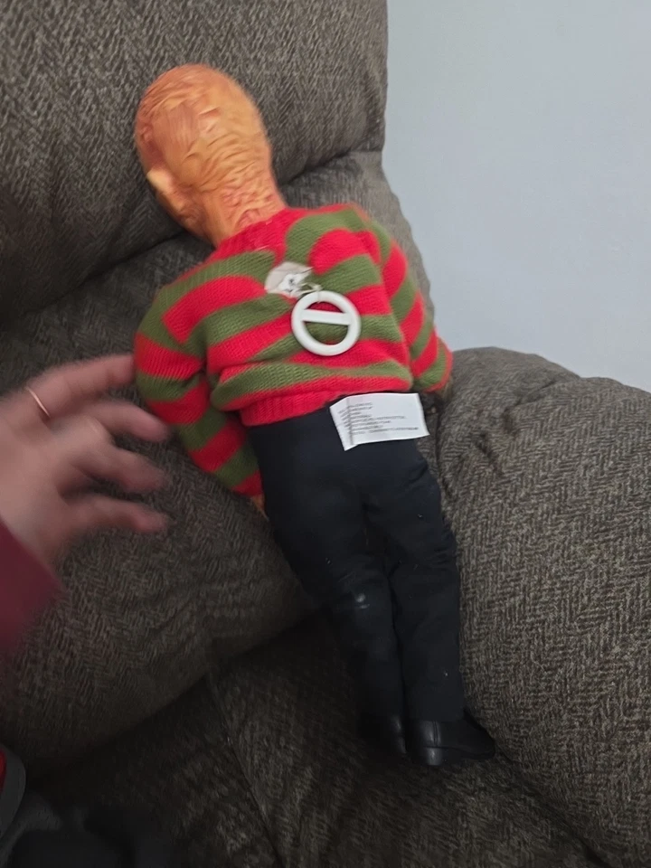 Pesadilla en Elm Street 1989 hablando Freddy Krueger muñeca de cuerda vintage Foto 2 de 2