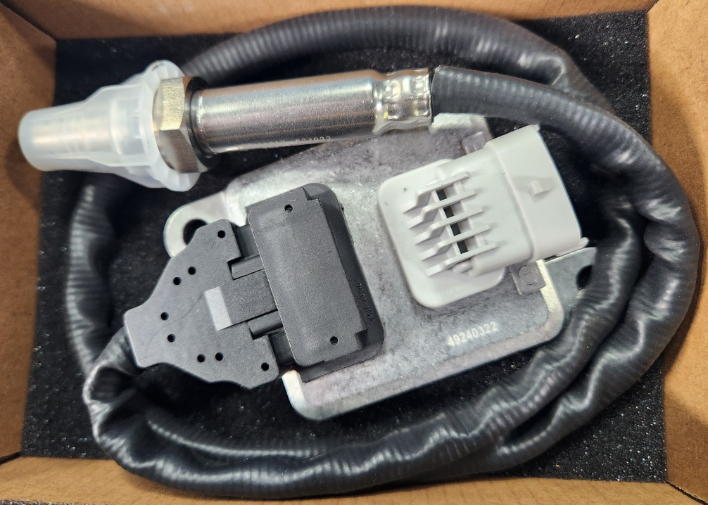 NOx Nitrogen Oxide Sensor For Cummins ISX 3687334 2894941RX 2894941 3687334RX